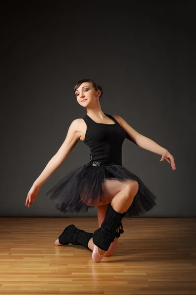 Ballerina sit on the floor — Stock Photo, Image