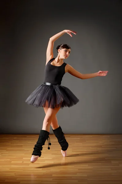 Unga dansande ballerina — Stockfoto