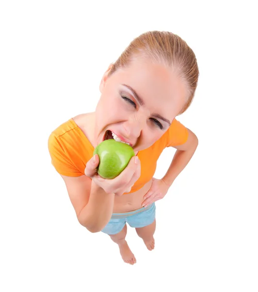 Joven chica divertida comer manzana — Foto de Stock