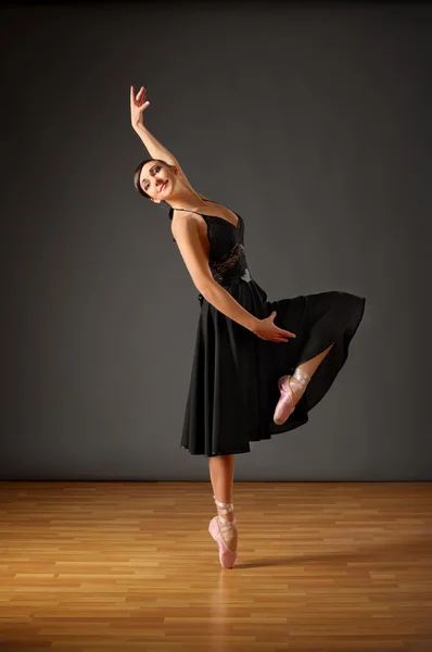 年轻的芭蕾舞演员 — 图库照片