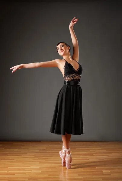 年轻的芭蕾舞演员 — 图库照片