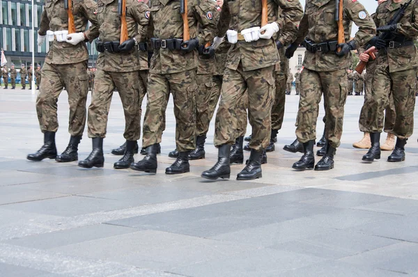 Soldati durante l'esercitazione sulla piazza — Foto Stock