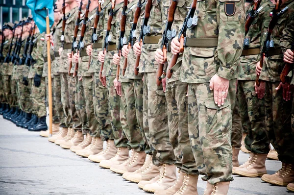 Солдати під час навчання на площі — стокове фото