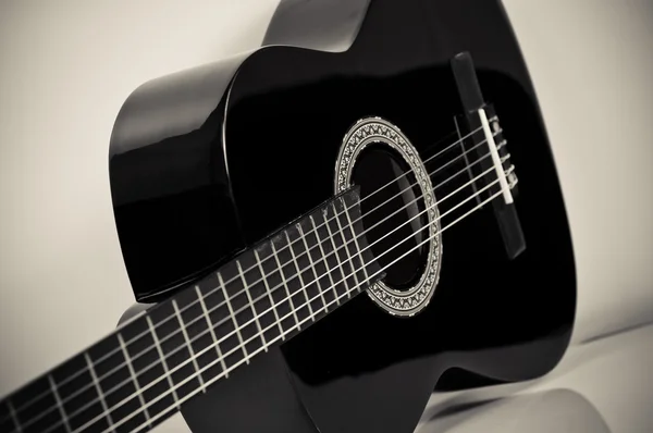 Guitare acoustique noire — Photo