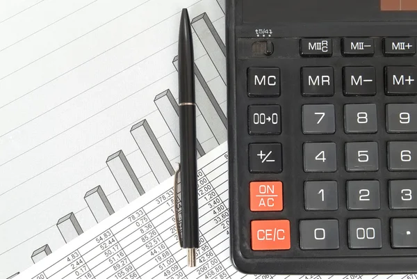 Pen and calculator — Stockfoto