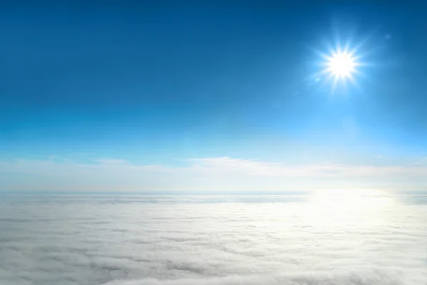 Nap, az ég és a felhők — Stock Fotó