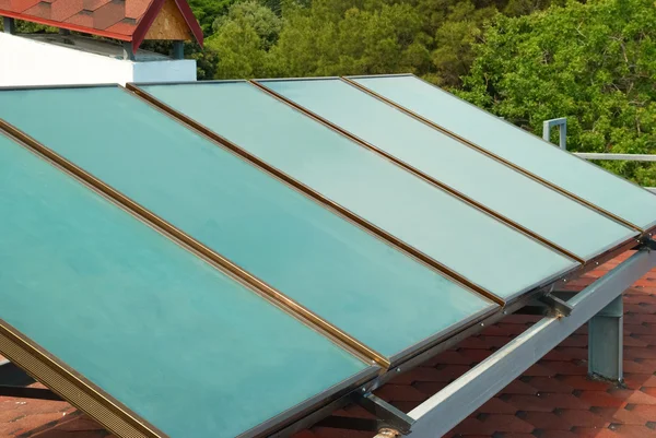 Solaranlage auf dem Dach — Stockfoto