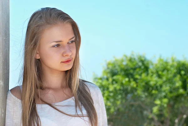 Pretty blond girl outdoors — Stock Photo, Image