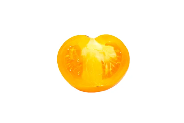 Pół świeżego pomidora żółty na białym tle. — Zdjęcie stockowe