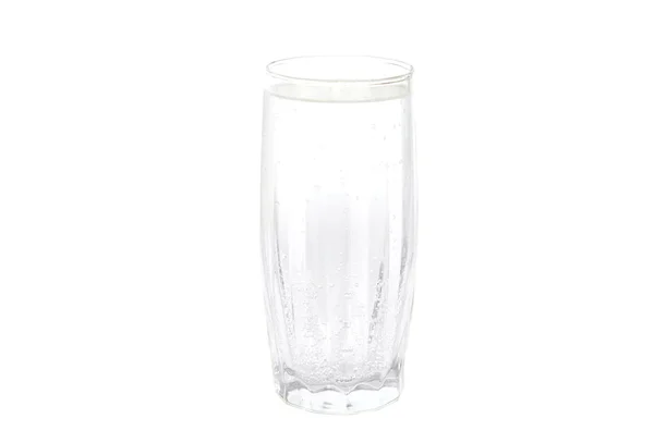 Kylmä vesi lasi eristetty valkoinen . — kuvapankkivalokuva