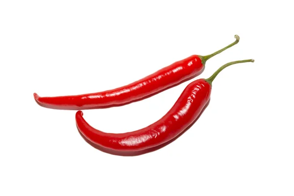 Dvě red hot chili peppers izolované na bílém. — Stock fotografie