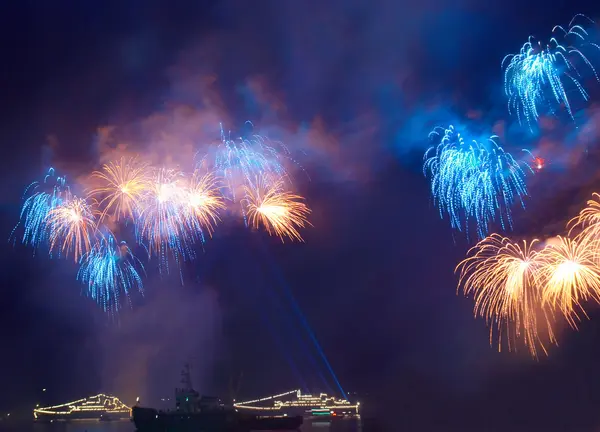 Salute, fireworks above the bay. Sevastopol, Ukraine. — Stock Photo, Image