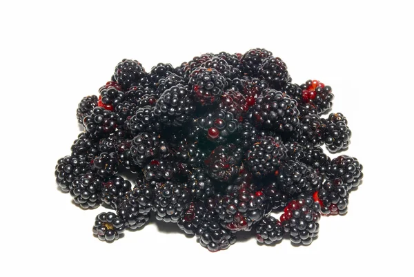 Pile of fresh blackberries isolated on white. — Stock Photo, Image