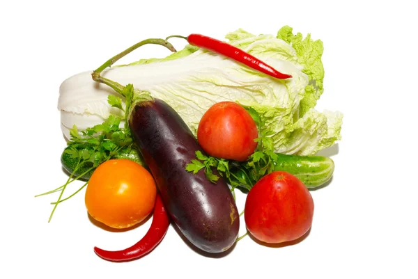 Čerstvá zelenina izolovaná na bílém. — Stock fotografie