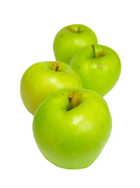 白で隔離される緑のリンゴの行. — ストック写真
