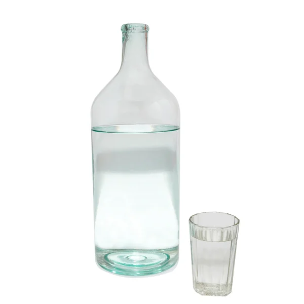 Transparante fles en glas geïsoleerd op wit. — Stockfoto