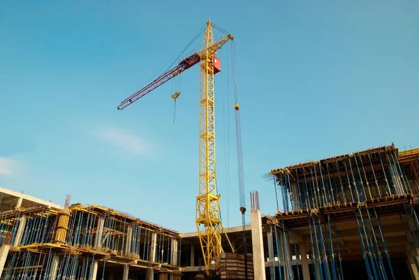 Building crane and construction. — Stock Photo, Image