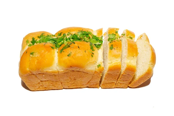 Χρυσή φρέσκο ψωμί με χόρτα που απομονώνονται σε λευκό. — Φωτογραφία Αρχείου