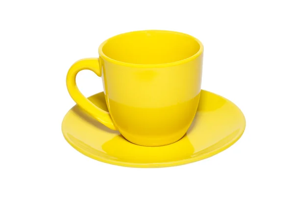 Žlutý keramický šálek a talířek izolovaných na bílém. — Stock fotografie