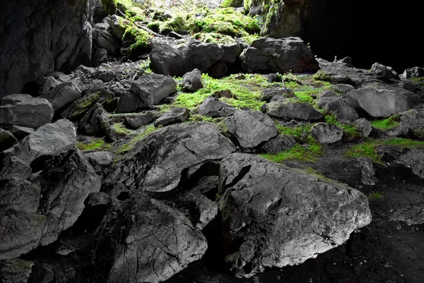 Ausgang aus der Höhle. — Stockfoto
