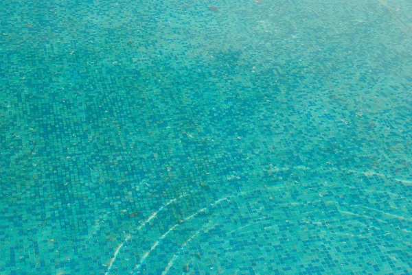 Superficie blu acqua soleggiata . — Foto Stock