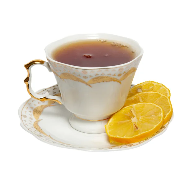 ถ้วยชาพร้อมชาและมะนาวแยกจากสีขาว . — ภาพถ่ายสต็อก