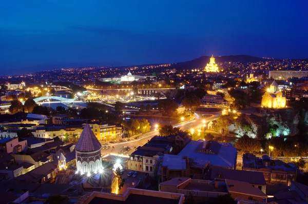 Éjszakai megtekintése tbilisi óváros — Stock Fotó