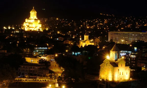 Nacht uitzicht naar de oude stad van tbilisi — Stockfoto