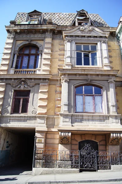 Art nouveau-fasad i tbilisi gamla stan — Stockfoto