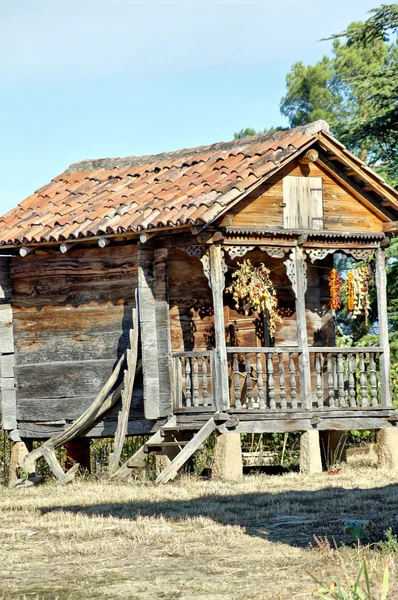 Höstens tid: gammal georgiansk arkitektur och landsbygdens landskap i utomhus ent — Stockfoto
