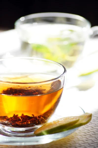 Taza de té con limón y menta — Foto de Stock