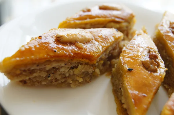 Oost-snoep: baklava met de noten, close-up van Oost-zoet dessert — Stockfoto