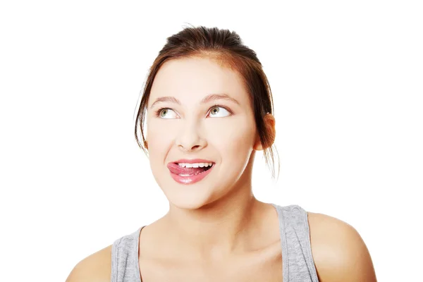 Portret van tiener meisje likken haar lippen — Stockfoto