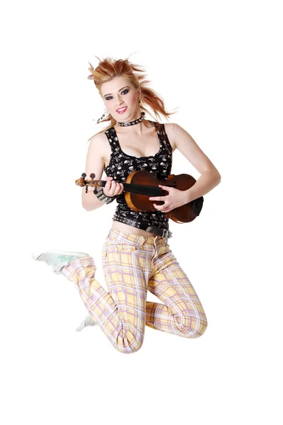 Springendes Punk-Mädchen mit Geige. — Stockfoto