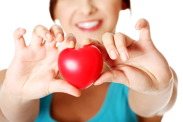 Beautiful teenager showing red heart. — Stock Photo, Image