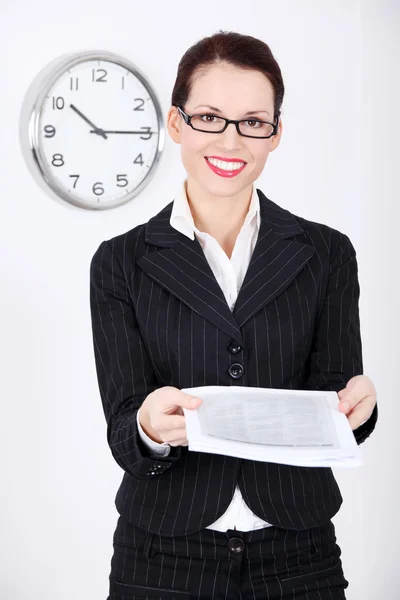 Businesswoman giving files. — Stock Photo, Image