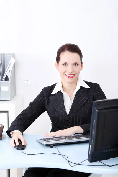 Beautiful business woman in office. — Stock Photo, Image