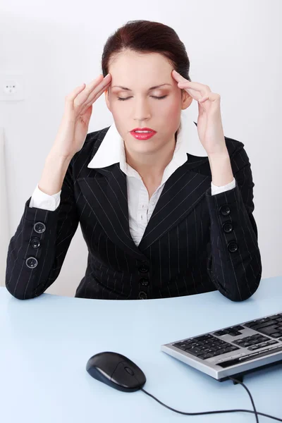Donna d'affari con mal di testa . — Foto Stock