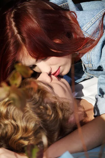 Kissing couple. — Stock Photo, Image