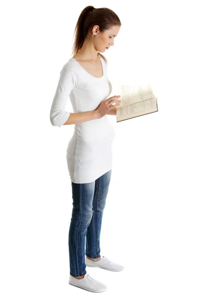 Gyönyörű női tini egy könyvet. — Stock Fotó
