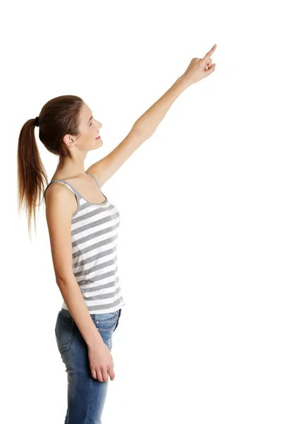 Femme caucasien adolescent pointant vers le haut avec un doigt . — Photo