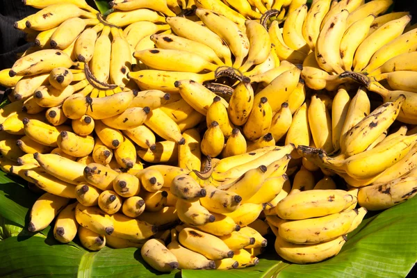 Banán a piacon — Stock Fotó