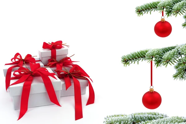 Julgran över gåvan med rött band — Stockfoto