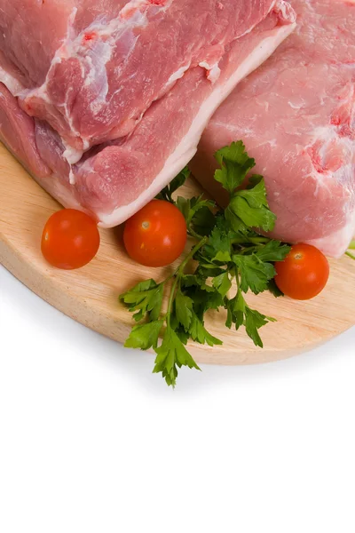 Świeże mięso na desce — Zdjęcie stockowe