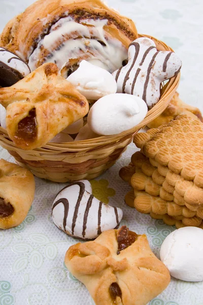 Cookie-uri într-un coș — Fotografie, imagine de stoc