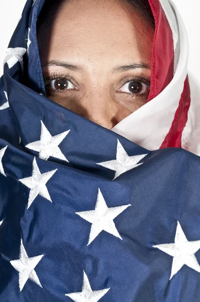 Mujer árabe envuelta en bandera —  Fotos de Stock