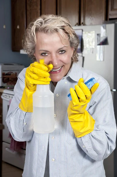 Mulher limpeza casa — Fotografia de Stock