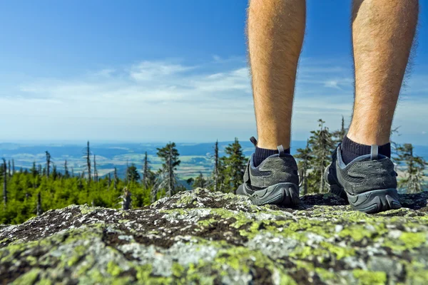 Wanderer auf dem Gipfel — Stockfoto