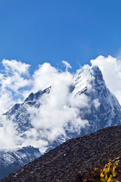 在尼泊尔的喜马拉雅山景观 — 图库照片