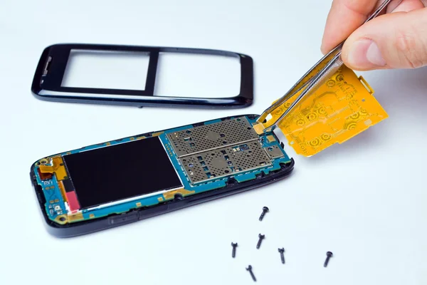 Reparatur von Smartphones — Stockfoto